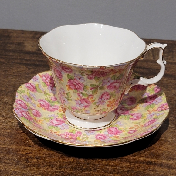 ROYAL ALBERT Teacup and Saucer Roses Yellow Fine Bone China - Picture 1 of 7